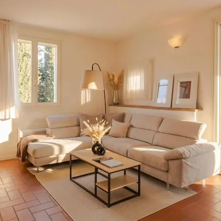 Villa Oxa 12&2, Emma
