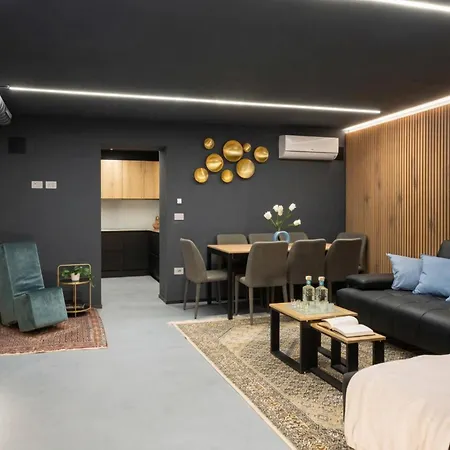 Villa Oxa 12&2, Emma Imola